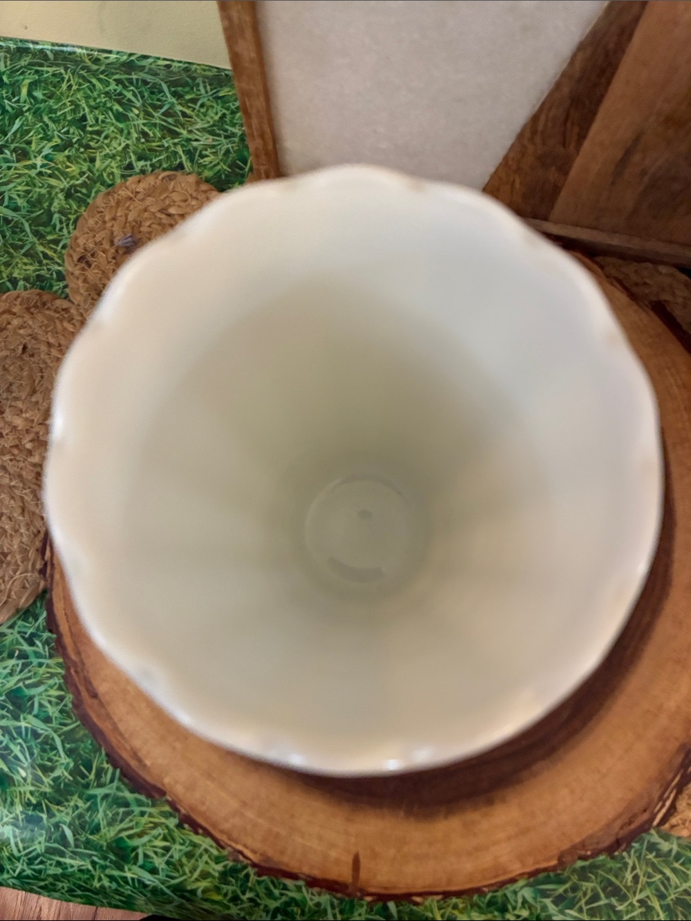 Vintage Milkglass Vase, nice weight, EUC - Picture 7 of 11